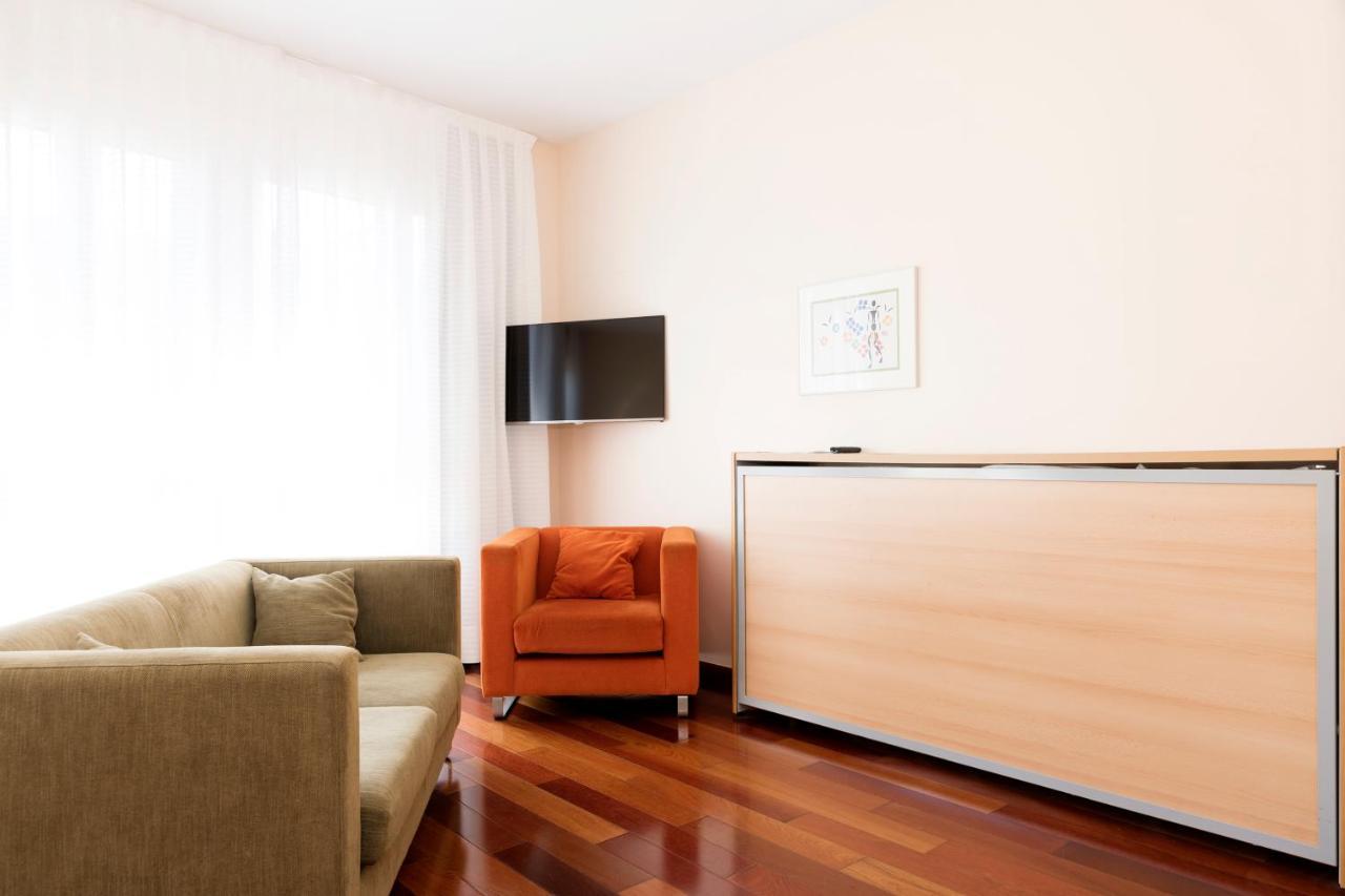 Apartamentos Sabinas El Pilar ซาราโกซา ภายนอก รูปภาพ