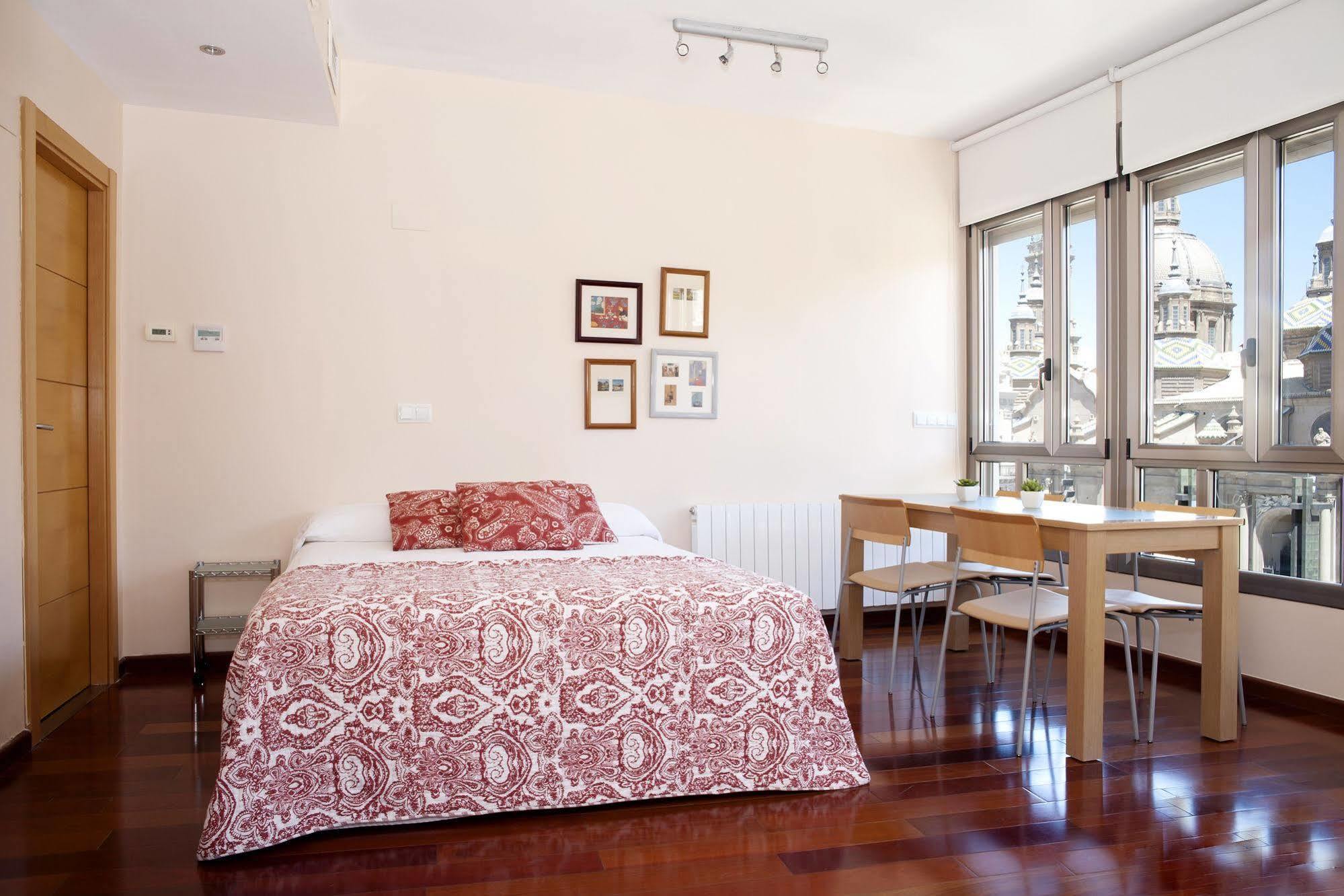 Apartamentos Sabinas El Pilar ซาราโกซา ภายนอก รูปภาพ